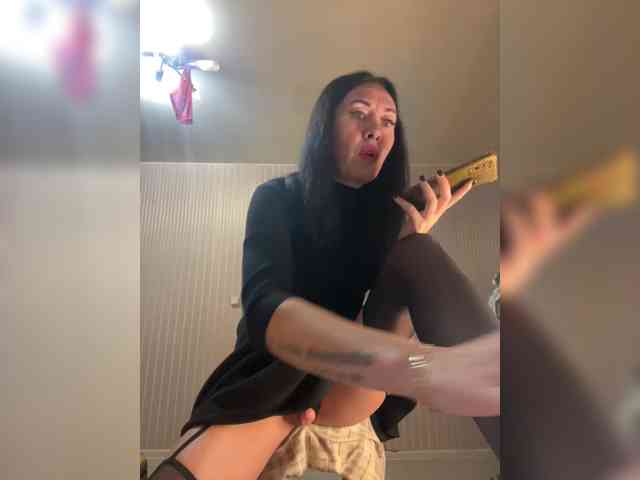 Karolina_Milf webcam