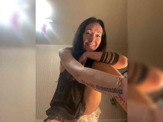 Karolina_Milf webcam