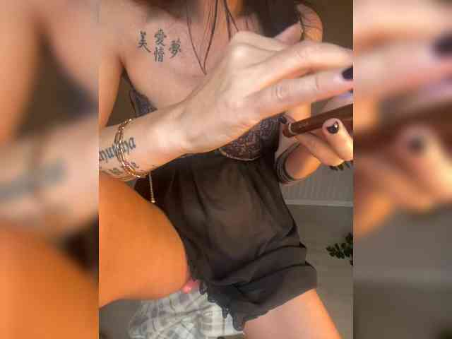 Karolina_Milf webcam