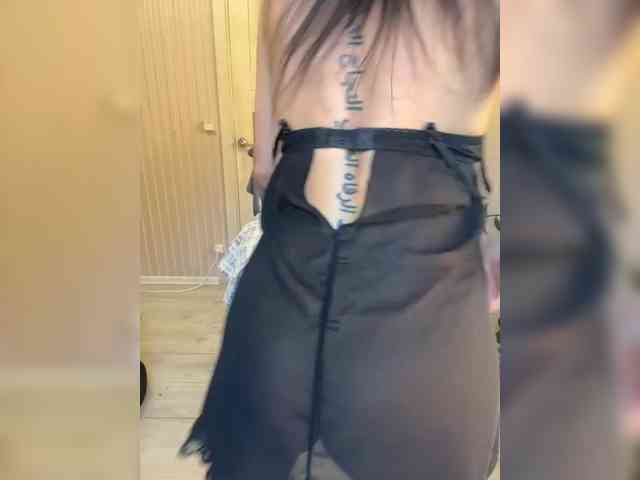 Karolina_Milf webcam