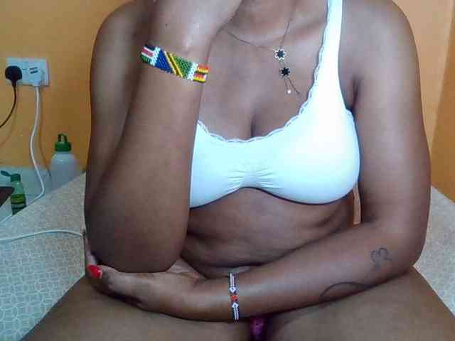 Prettyblackgal webcam