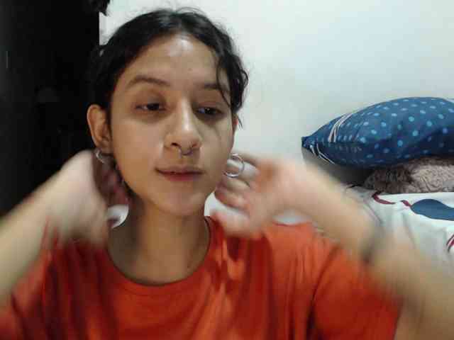 AlinaWoolf webcam