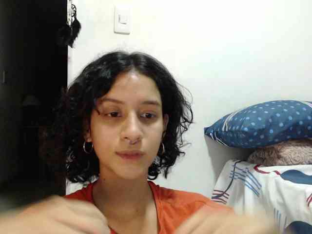 AlinaWoolf webcam