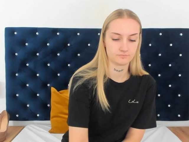 AlexaKisses webcam