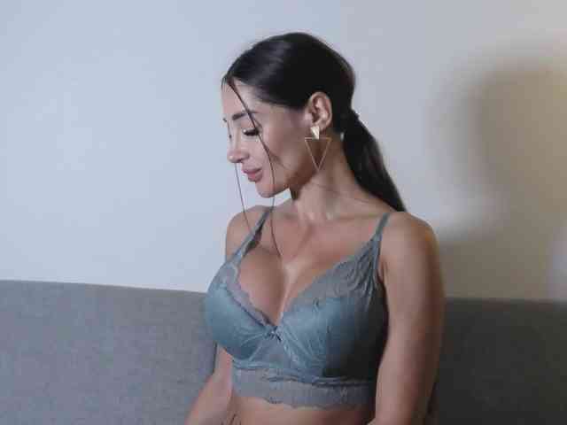 MiriamFoxx webcam