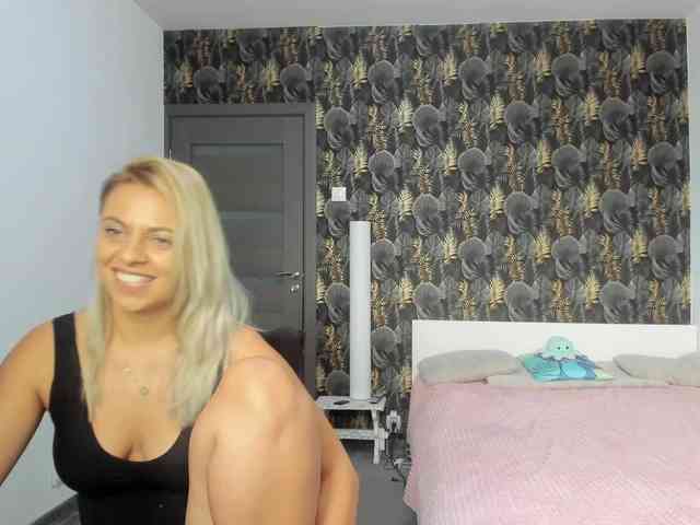 CarlaStaceeFun webcam