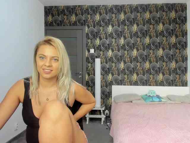 CarlaStaceeFun webcam