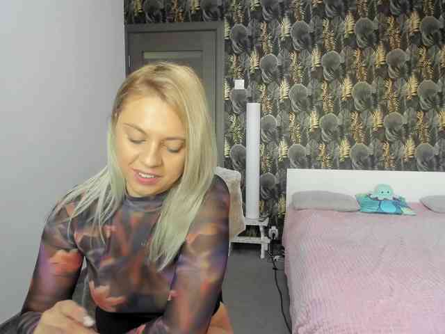 CarlaStaceeFun webcam