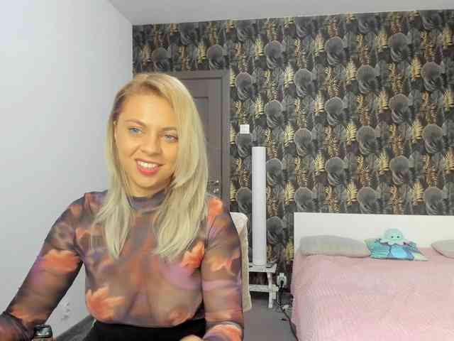 CarlaStaceeFun webcam