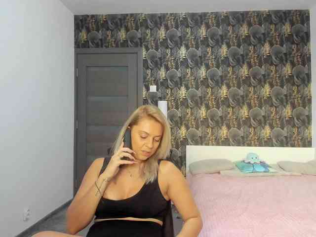 CarlaStaceeFun webcam