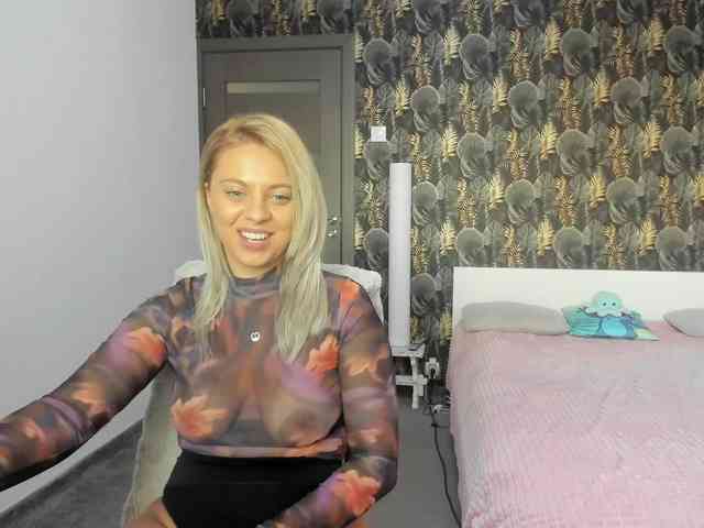CarlaStaceeFun webcam