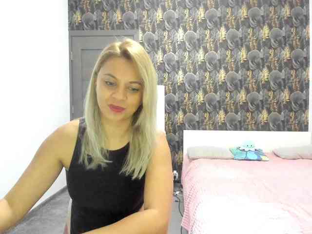 CarlaStaceeFun webcam