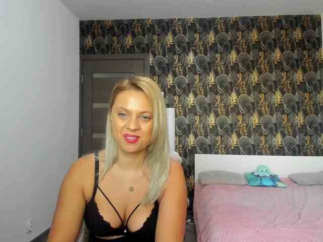 CarlaStaceeFun webcam