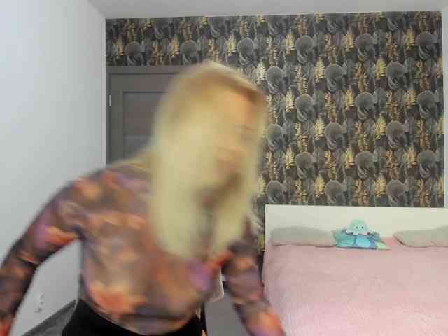 CarlaStaceeFun webcam