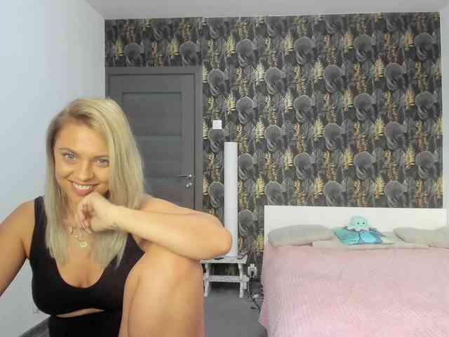 CarlaStaceeFun webcam