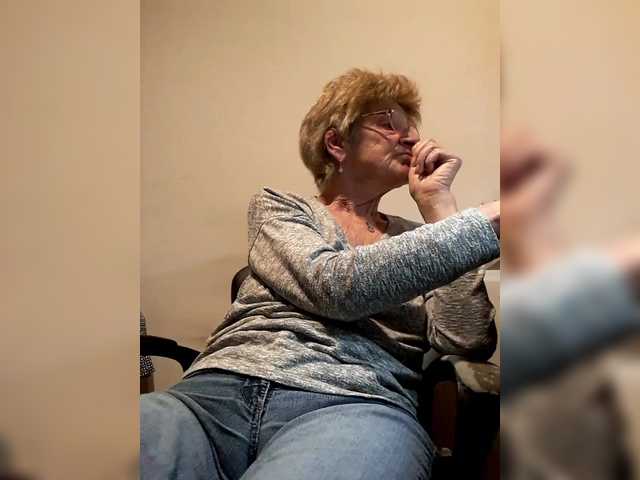 Entra en el chat con el modelo Reife-dame Reife-dame