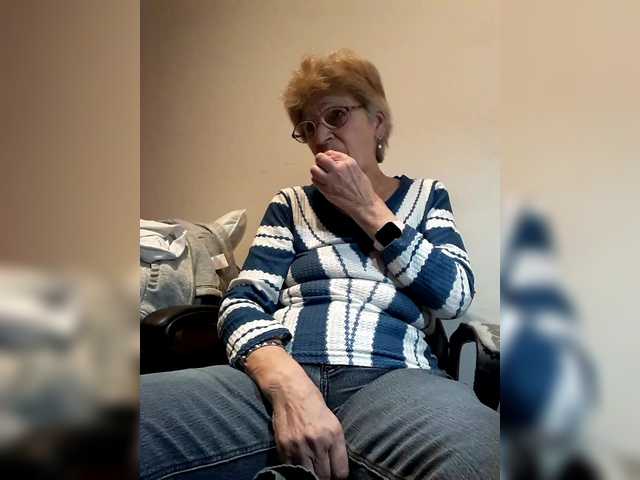 Entra en el chat con el modelo Reife-dame Reife-dame