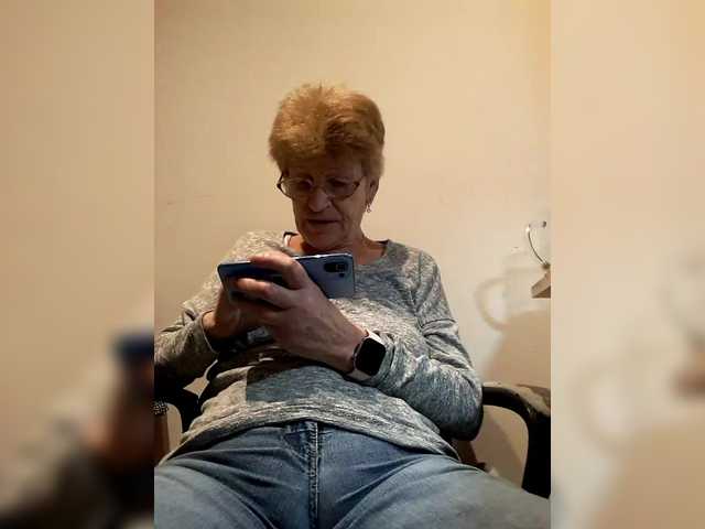 Entra en el chat con el modelo Reife-dame Reife-dame