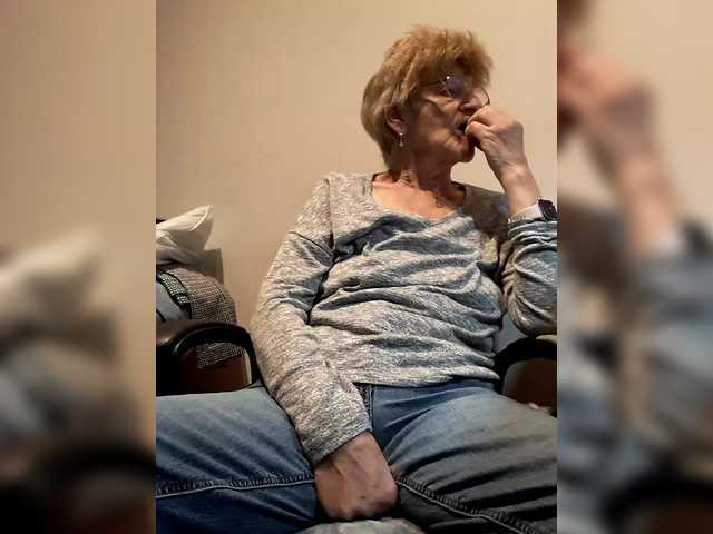 Entra en el chat con el modelo Reife-dame Reife-dame