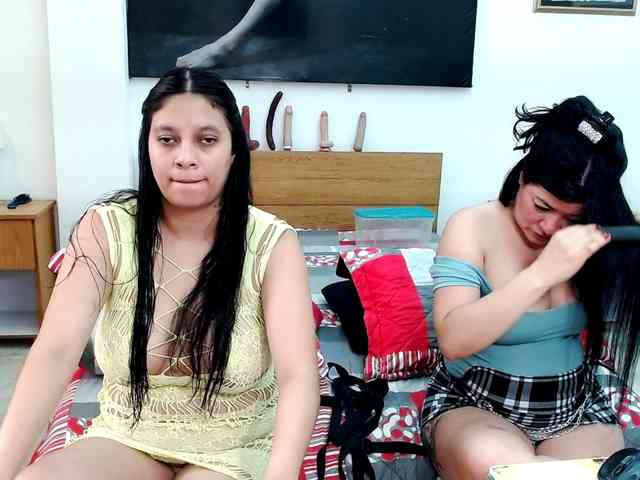 LunaAndMalory webcam