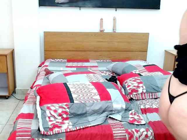 LunaAndMalory webcam