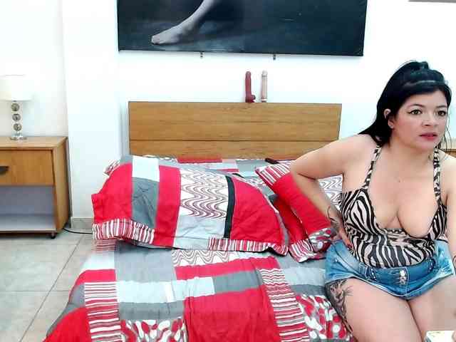 LunaAndMalory webcam