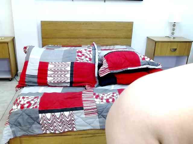 LunaAndMalory webcam