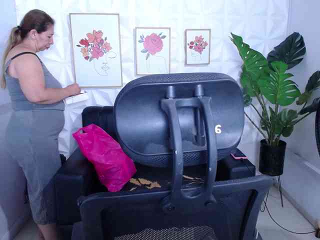 Valentina-mature webcam