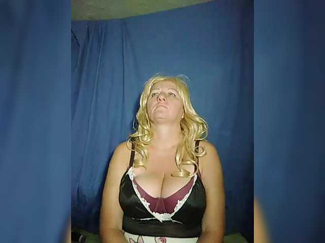 FameLara webcam