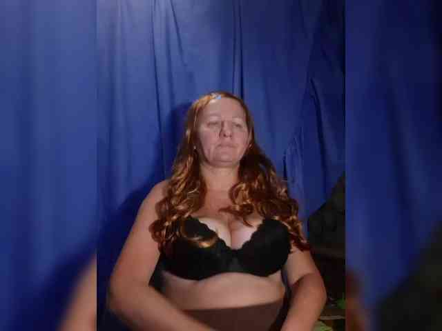 FameLara webcam