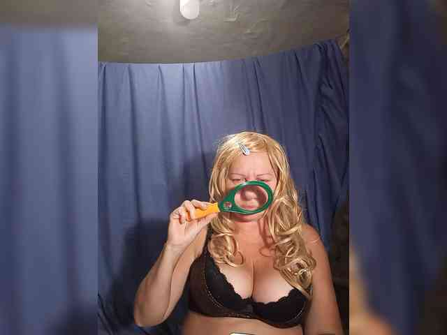 FameLara webcam