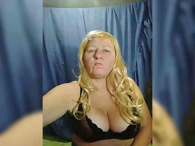 FameLara webcam