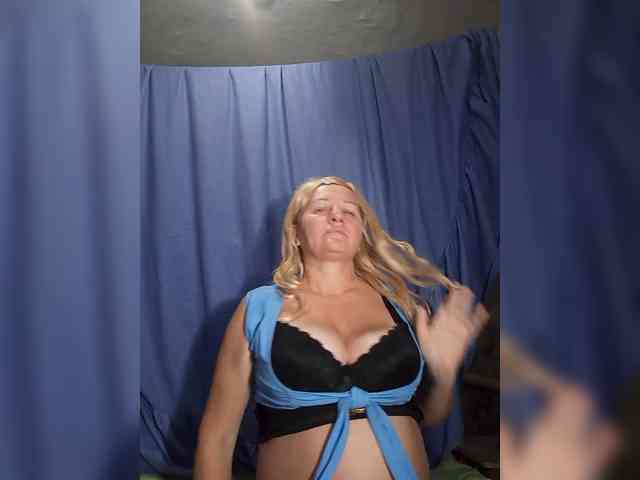FameLara webcam