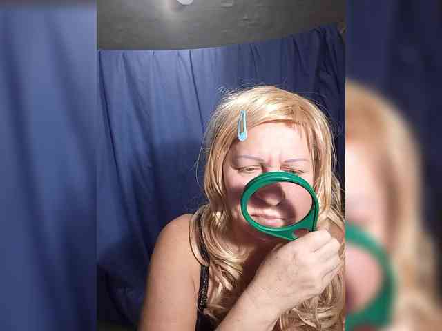 FameLara webcam