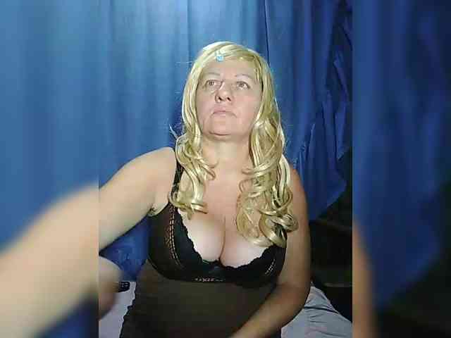 FameLara webcam