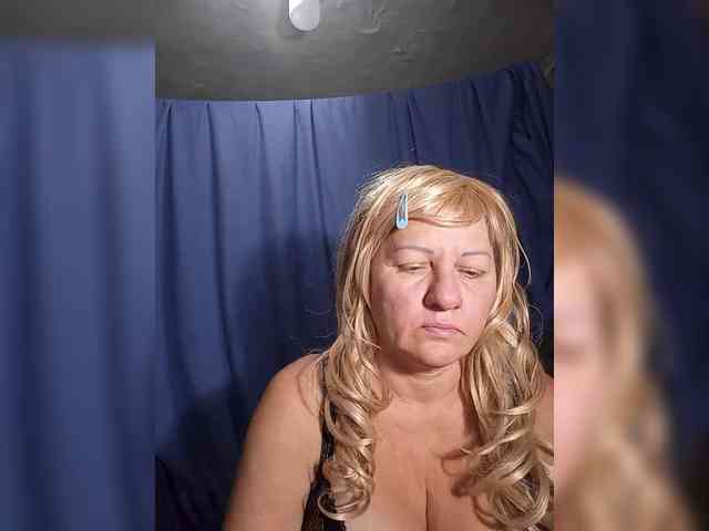 FameLara webcam