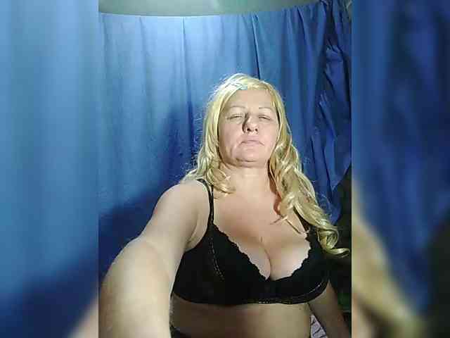 FameLara webcam