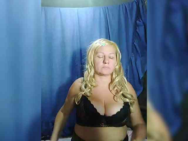 FameLara webcam