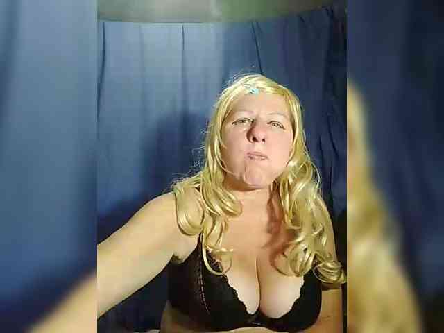 FameLara webcam