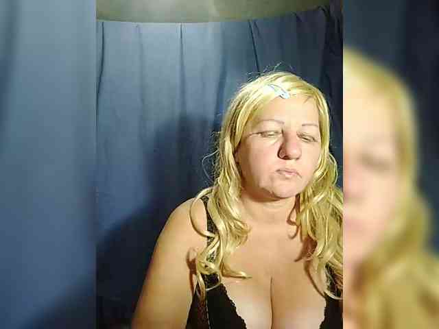 FameLara webcam