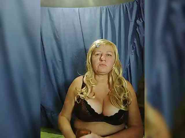 FameLara webcam