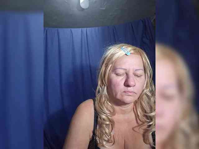 FameLara webcam