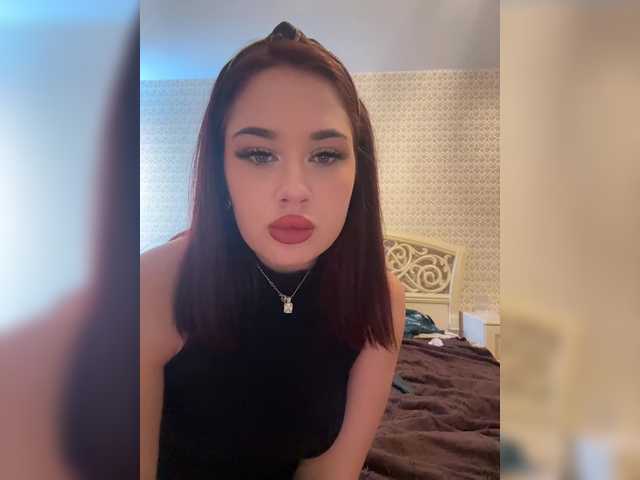 Entra en el chat con el modelo Karoleila_07 Karoleila_07