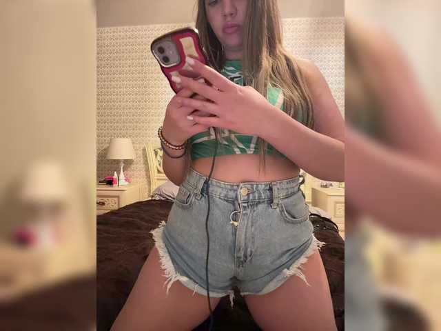 Entra en el chat con el modelo Karoleila_07 Karoleila_07