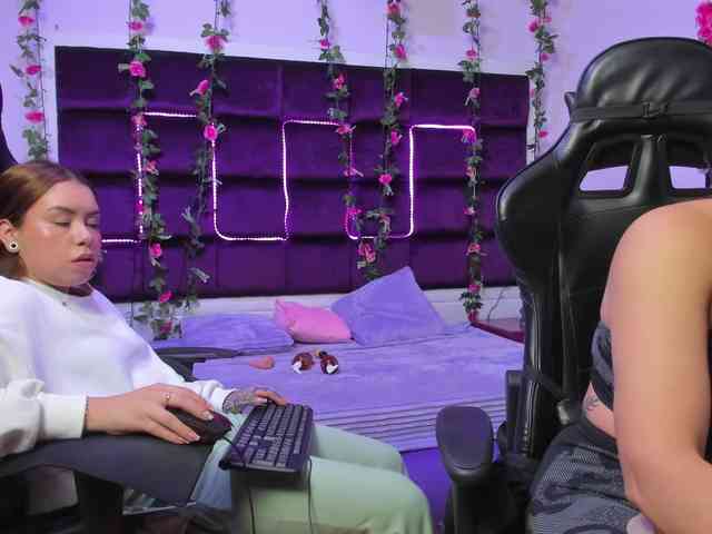 LizaAndCharlottt webcam