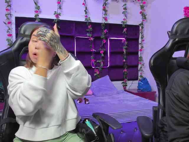 LizaAndCharlottt webcam