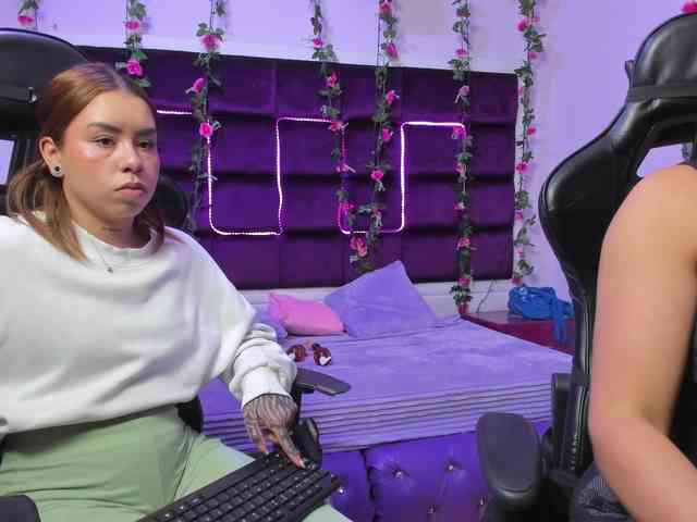 LizaAndCharlottt webcam