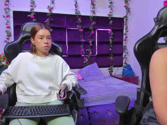 LizaAndCharlottt webcam