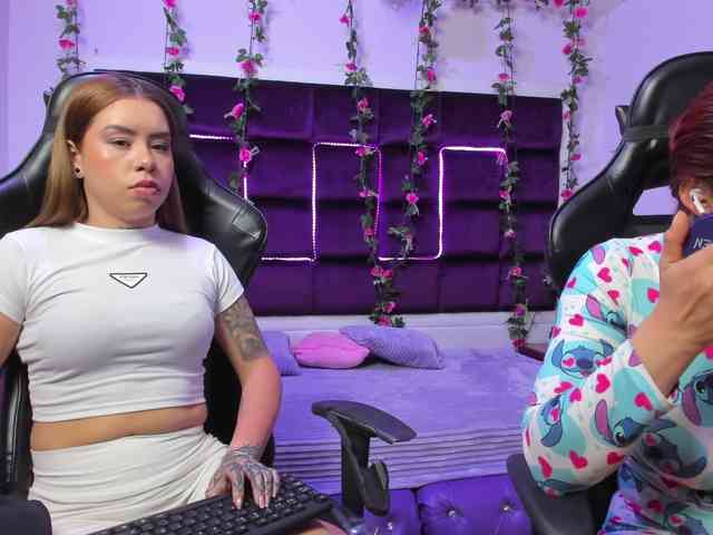 LizaAndCharlottt webcam