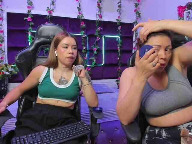 LizaAndCharlottt webcam